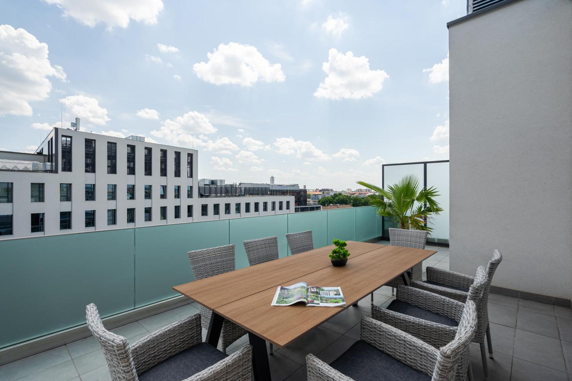Corvin 5 Stars Luxury With Free Parking Apartmán