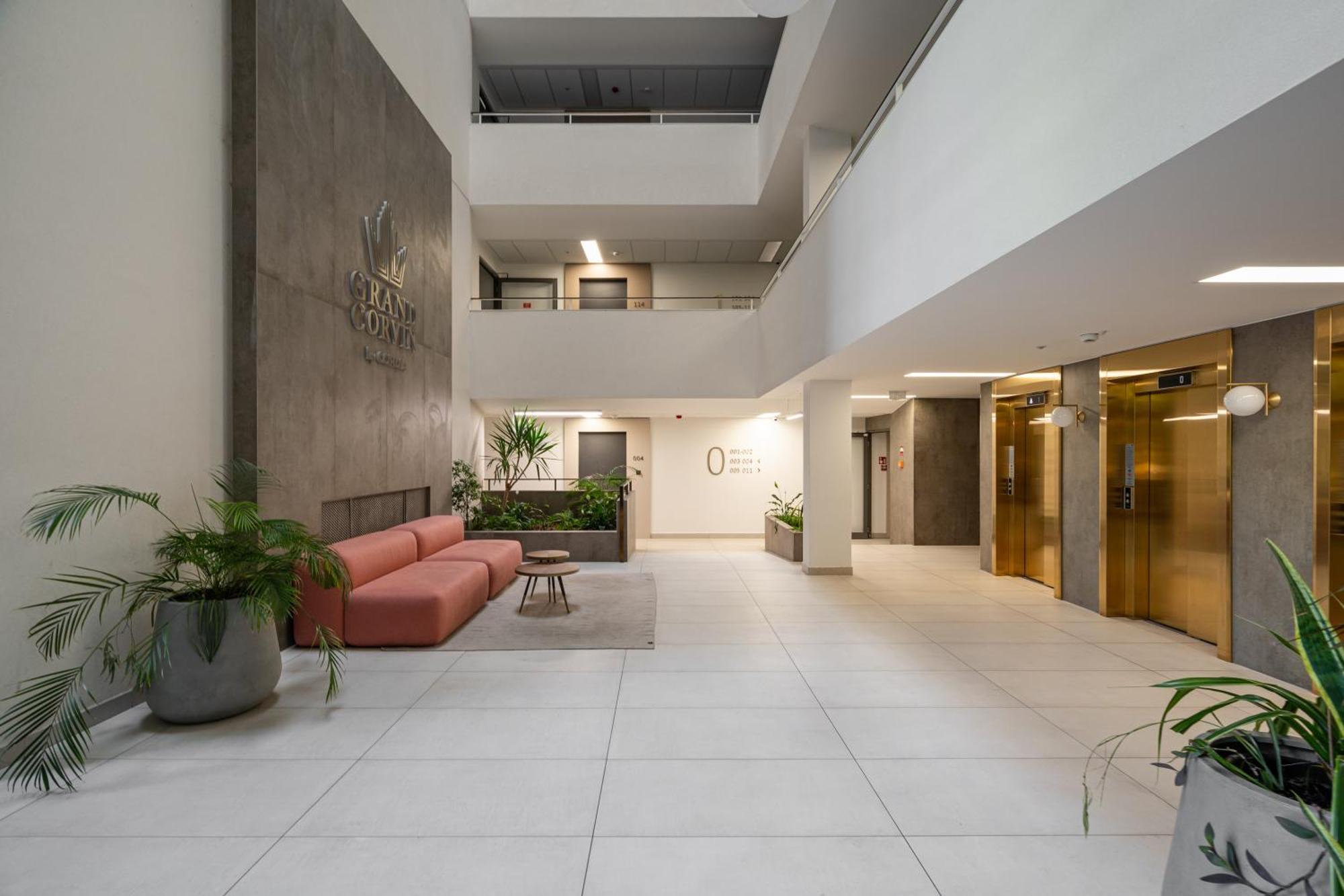 Corvin 5 Stars Luxury With Free Parking Apartament *