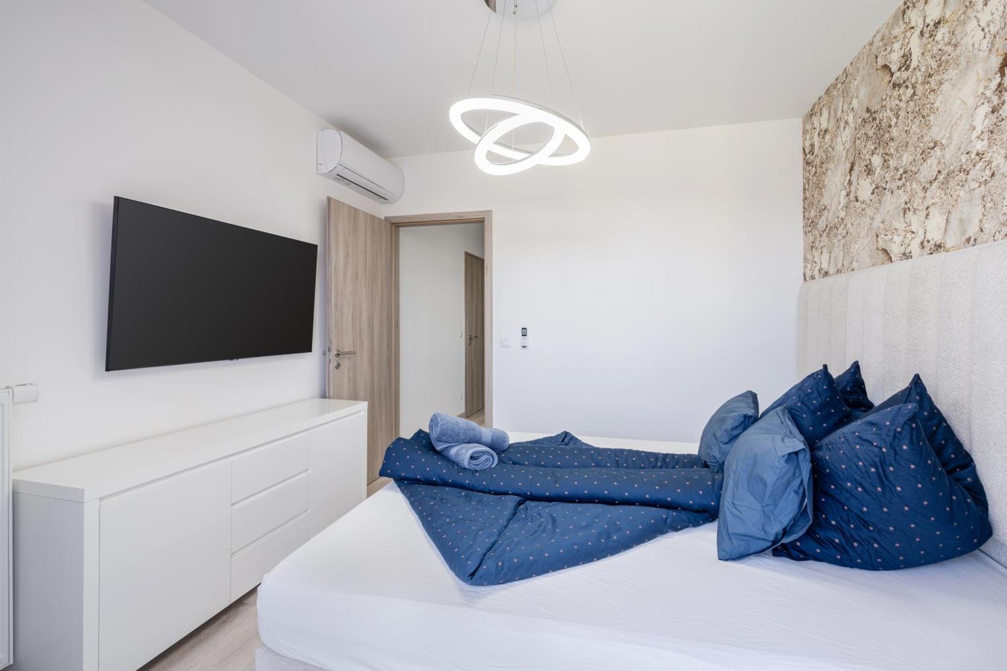 Corvin 5 Stars Luxury With Free Parking Apartament *